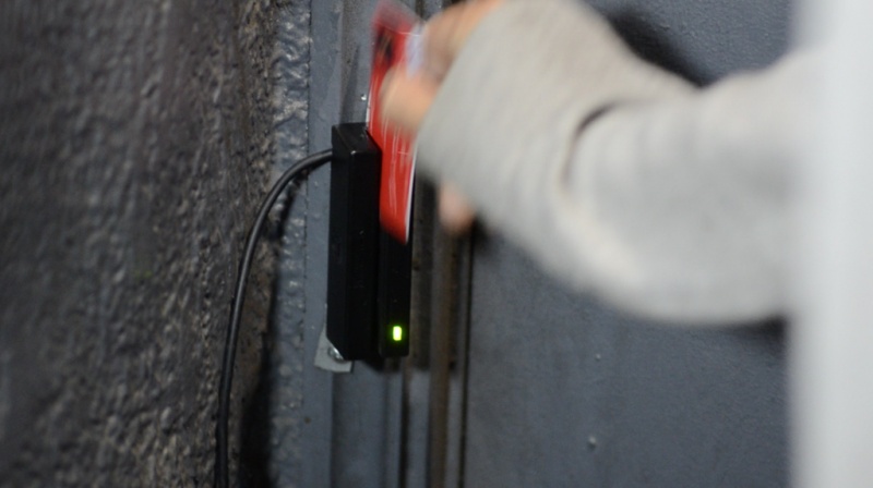File:Cardreader action by DanielArauz.jpg